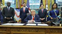 Bei einer seiner Presserunden im Oval Office ließ sich Donald Trump zu einer ebenso unpassenden wie schamlosen Flirt-Attacke hinreißen.