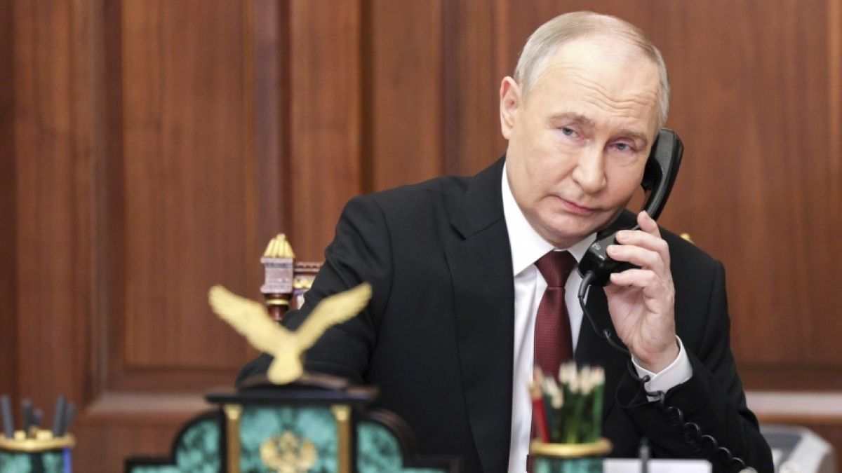 Wladimir Putin soll mit einem Schlag "Dutzende Offiziere" verloren haben. Wladimir Putin soll mit einem Schlag "Dutzende Offiziere" verloren haben. (Foto)