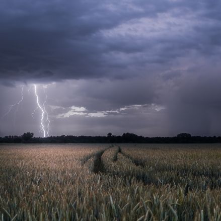 Kaltfront knallt Hitze weg - Meteorologen warnen vor Gewitter und Tornados