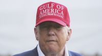 Donald Trump prahlt mit seiner Intelligenz und blamiert scih damit selbst.