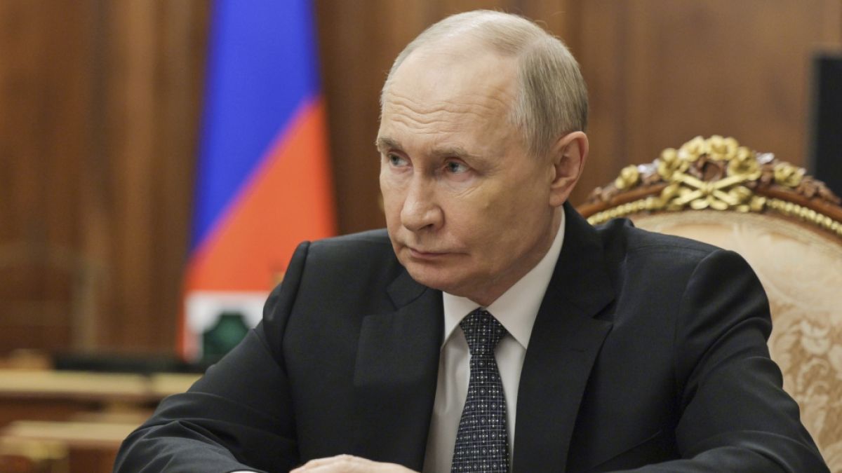 Für Wladimir Putin gibt es erneut schlechte Nachrichten: Eine russische Ölraffinerie soll bei einem ukrainischen Angriff beschädigt worden sein. (Foto)