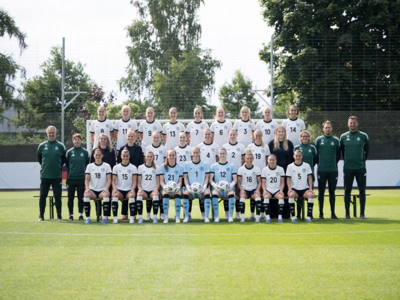 Fußball-EM der Frauen: DFB-Chef mutig: Über eine Million Fans bei Frauen-EM 2029