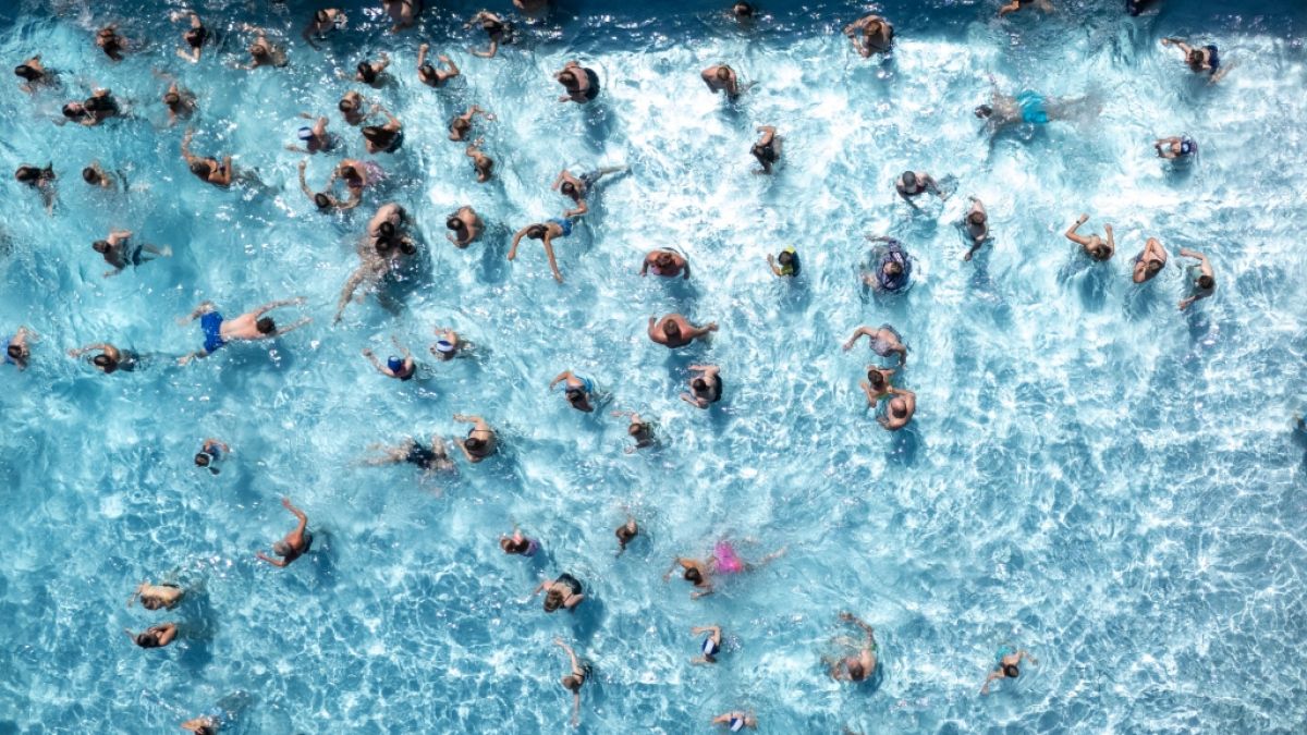 Medien berichten über mehrere sexuelle Übergriffe in deutschen Freibädern. Expert:innen fordern härtere Maßnahmen.  (Foto)
