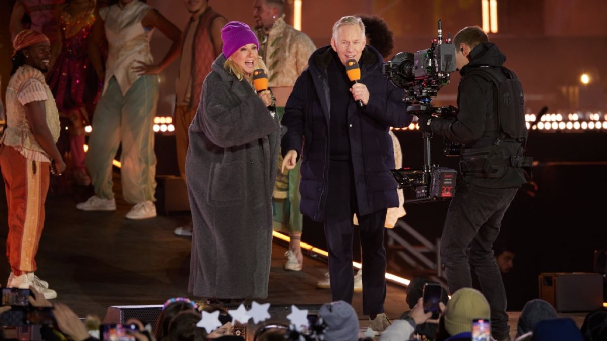 Andrea Kiewel und Johannes B. Kerner moderieren die ZDF-Show "Celebrate at the Gate" vor dem Brandenburger Tor. Andrea Kiewel und Johannes B. Kerner moderieren die ZDF-Show "Celebrate at the Gate" vor dem Brandenburger Tor. (Foto)
