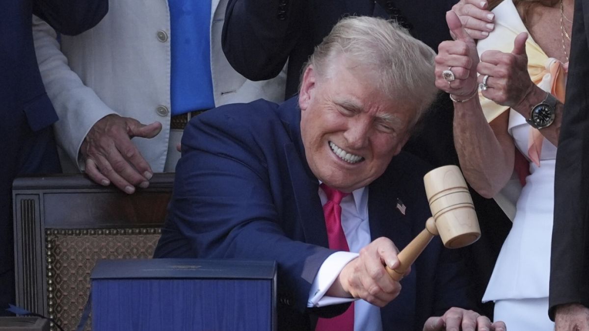 Errichtet Donald Trump eine Diktatur in den USA? Errichtet Donald Trump eine Diktatur in den USA? (Foto)