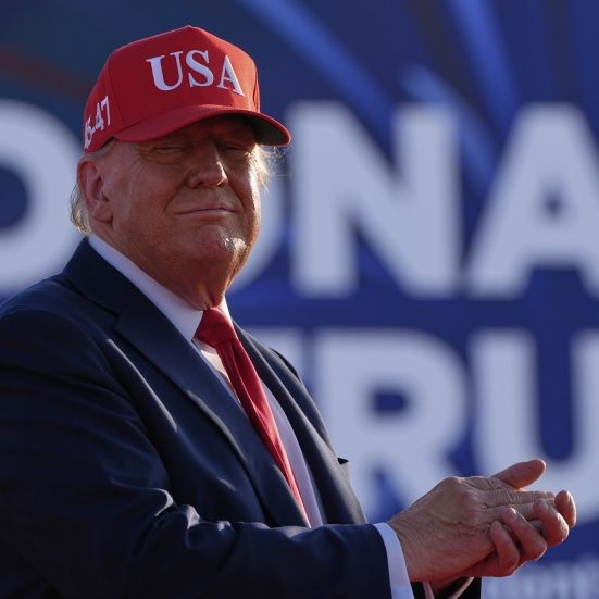 Er hatte sie kaum ausgesprochen: Trump fliegt mit Lüge bei Rede auf