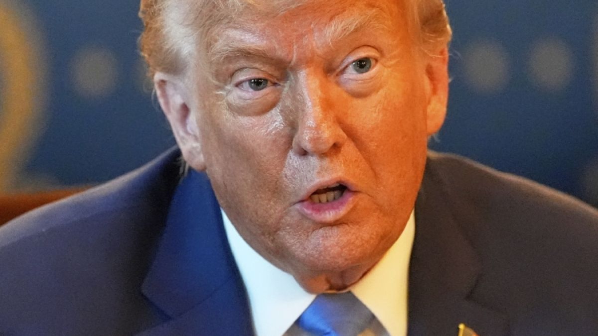 #Ukraine-Krieg augenblicklich: Komplett außer Test: Wladimir Putin führt Donald Trump eiskalt vor
