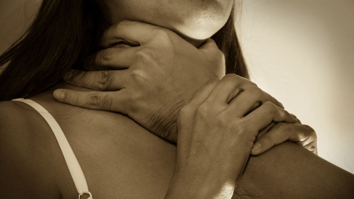 In England soll eine Frau (54) von ihrem Ex-Verlobten erw&uuml;rgt worden sein. (Symbolfoto) (Foto)