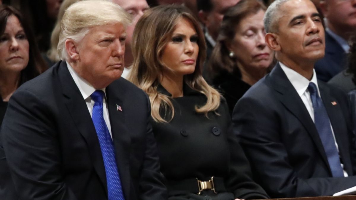 Jetzt soll Donald Trumps (links) Flüster-Geheimnis endgültig aufgeflogen sein. (Foto)