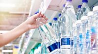 Edeka, Netto und Marktkauf informieren über den Rückruf von Mineralwasser. 