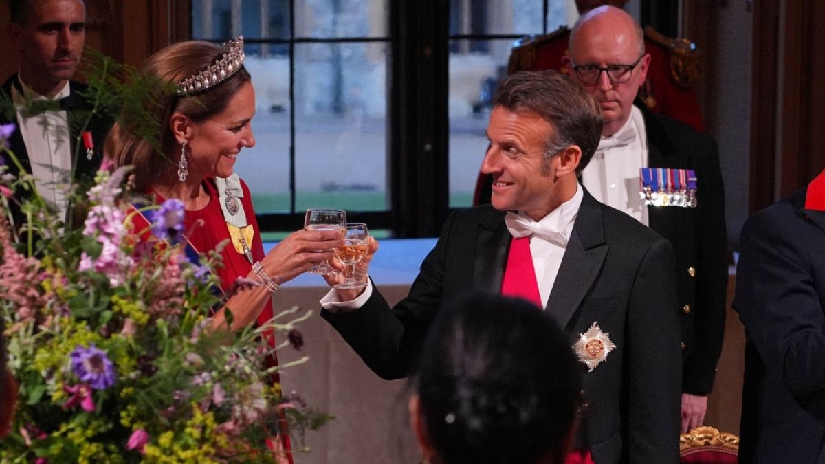 Frankreichs Präsident Emmanuel Macron war sichtlich begeistert davon, beim Staatsbankett in Windsor neben Prinzessin Kate sitzen zu dürfen. (Foto)