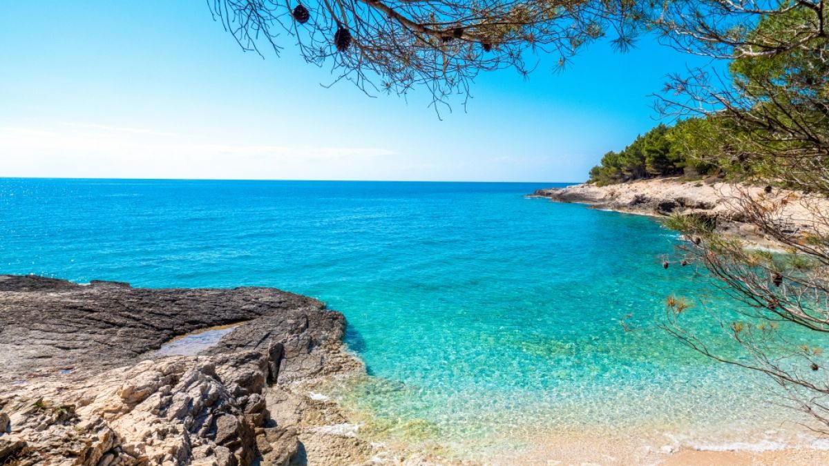 Istrien ist bekannt für das glasklare, azurblaue Wasser der Adria. (Foto)