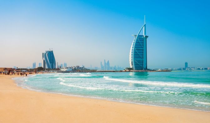 Dubai verbindet Traumstrände und Architektur auf einzigartige Weise.