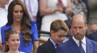 Bilder zeigen Prinzessin Kate, Prinz William und die beiden Kinder Prinz George und Prinzessin Charlotte auf der Tribüne. 