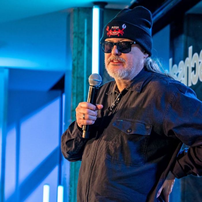 Wiederholung der Stand-Up-Comedy im TV und online
