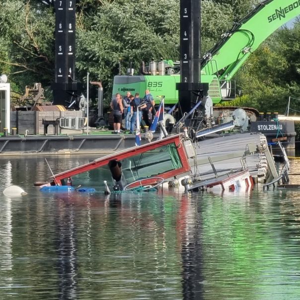 Polizei unterstützt Rettungskräfte bei Bootsunfall