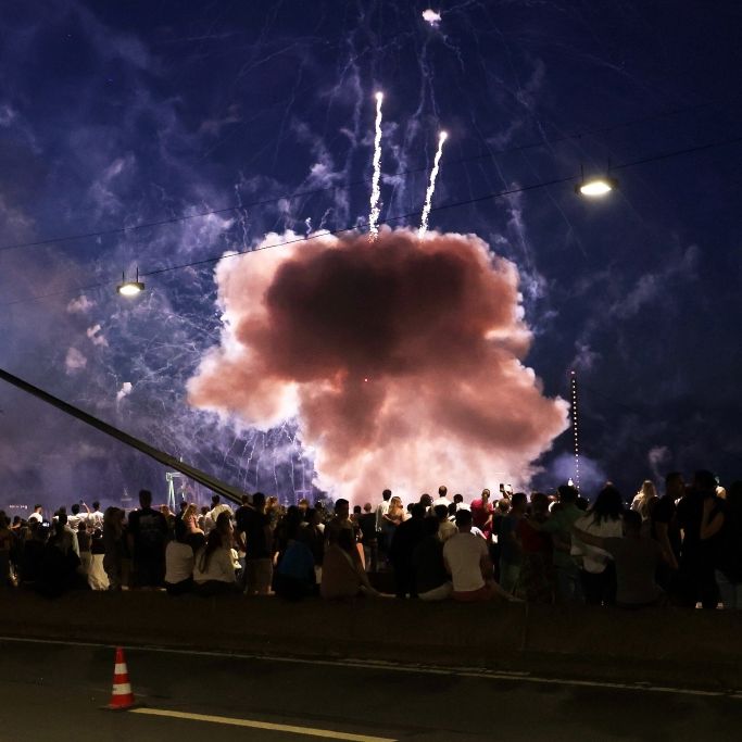Feuerwerk explodiert in Menschenmenge - 19 Verletzte, darunter ein Kind