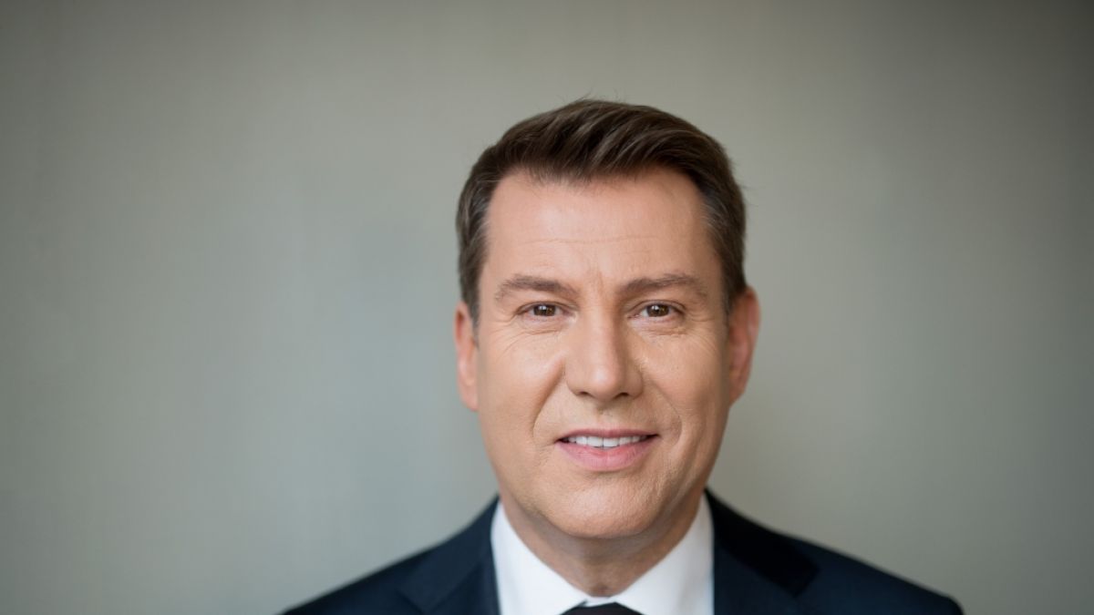 Jens Riewa begeistert in den sozialen Medien seine Fans mit einem bizarren Outtake-Video. Jens Riewa begeistert in den sozialen Medien seine Fans mit einem bizarren Outtake-Video. (Foto)