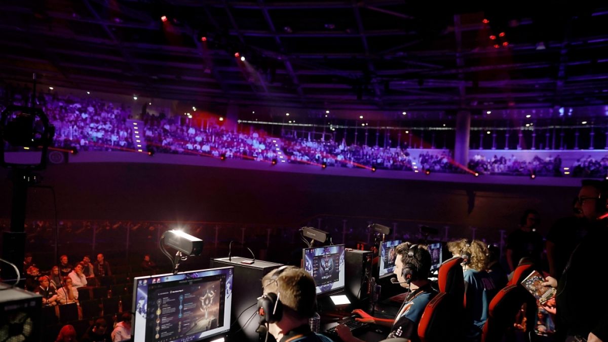 Spielende der Mannschaft Eintracht Spandau spielen bei dem E-Sport-Event Red Bull League Of Its Own, am 09.12.2023 (Symbolbild) (Foto)