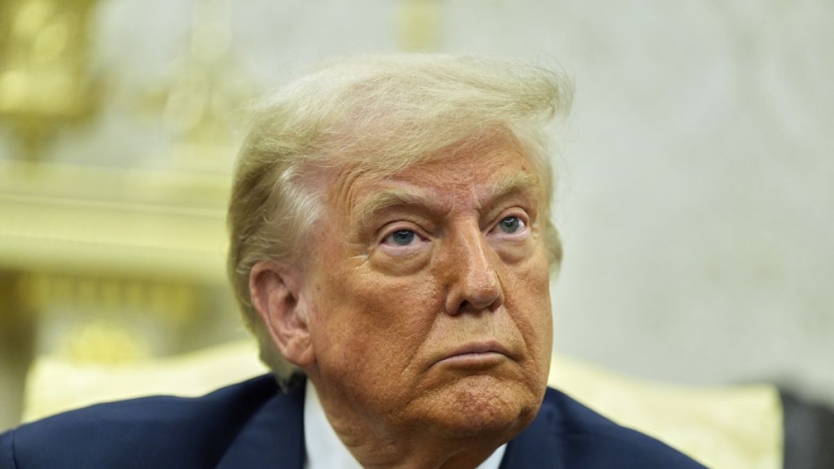 Donald Trump: Die Zahl der Kritiker im eigenen Lager wächst - was verschweigt Donald Trump im Fall Epstein? (Foto)