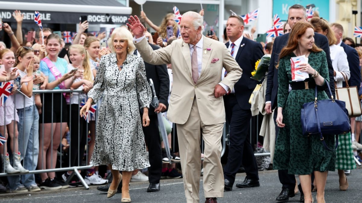 Bei seinem jüngsten Besuch in der englischen Grafschaft Suffolk wurde König Charles II. mit unerwarteten Fragen konfrontiert, die den Monarchen ins Schwitzen brachten. (Foto)