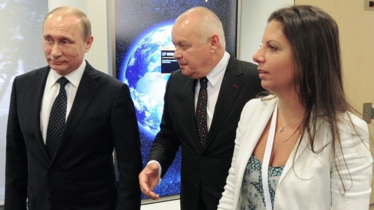 Wladimir Putin kanns sich auf seine treuen Propagandisten, darunter Medien-Persönlichkeit Margarita Simonjan (re.), zu jeder Zeit verlassen. Wladimir Putin kanns sich auf seine treuen Propagandisten, darunter Medien-Persönlichkeit Margarita Simonjan (re.), zu jeder Zeit verlassen. (Foto)
