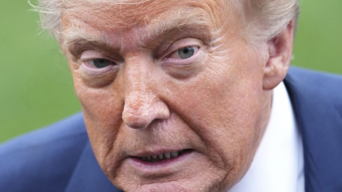 Donald Trump: Verdächtige Person vor Epsteins Zelle - was weiß er wirklich? (Foto)