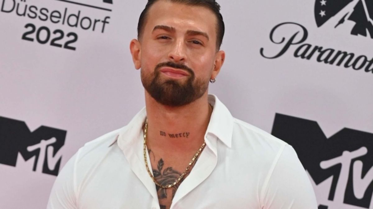 Gigi Birogio und Yasin Mohamed: Corvette kracht bei Regen auf A81 in Leitplanke. (Foto)