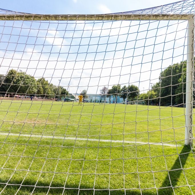 Fußballer (27) ertrinkt im Fluss - Freundin rief um Hilfe