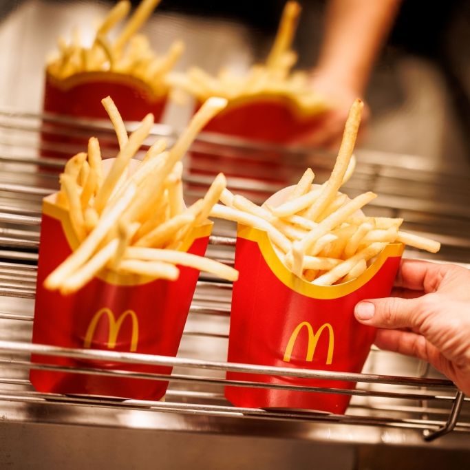 In der Regel werden die Pommes bei McDonald's schon vor der Bestellung vorbereitet - daher sind sie später oft schon labbrig.
