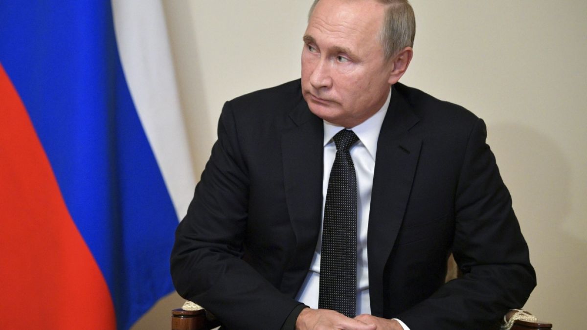 Rückschlag für Wladimir Putin im Ukraine-Krieg: Eine kriegswichtige Öl-Raffinerie im Nordwesten Russlands ist von ukrainischen Drohnen attackiert und beschädigt worden. (Foto)