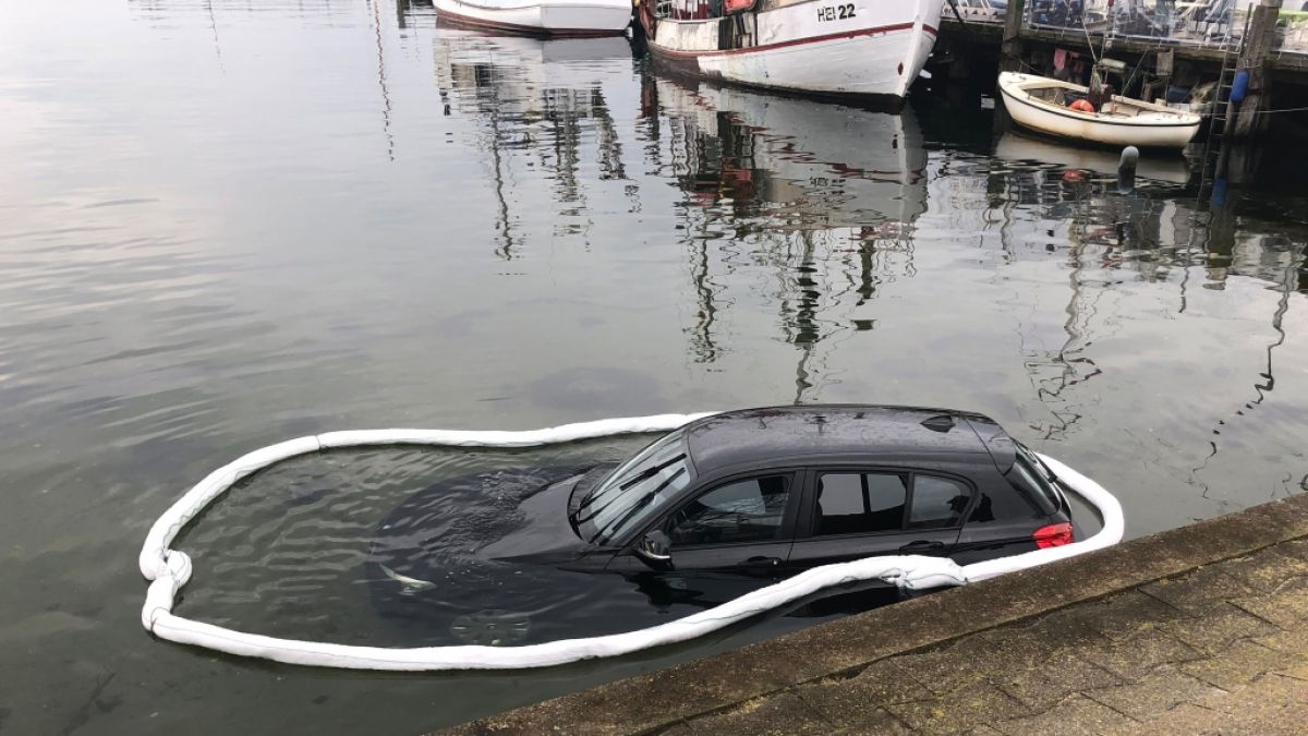 Die DLRG meldet einen Fahrzeugunfall im Wasser (Symbolbild). (Foto)