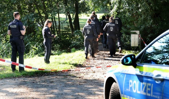 Die Polizei informiert über eine aktuelle Fahndung (Symbolbild).