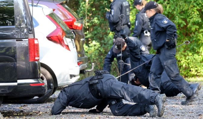Die Polizei informiert über eine aktuelle Fahndung (Symbolbild).