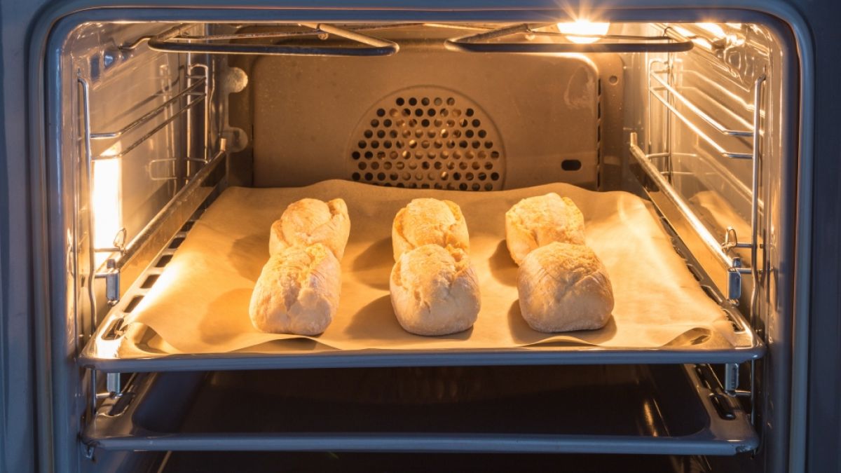 Wer immer seine Brötchen im Ofen macht, verbraucht mehr Energie als nötig. (Foto)