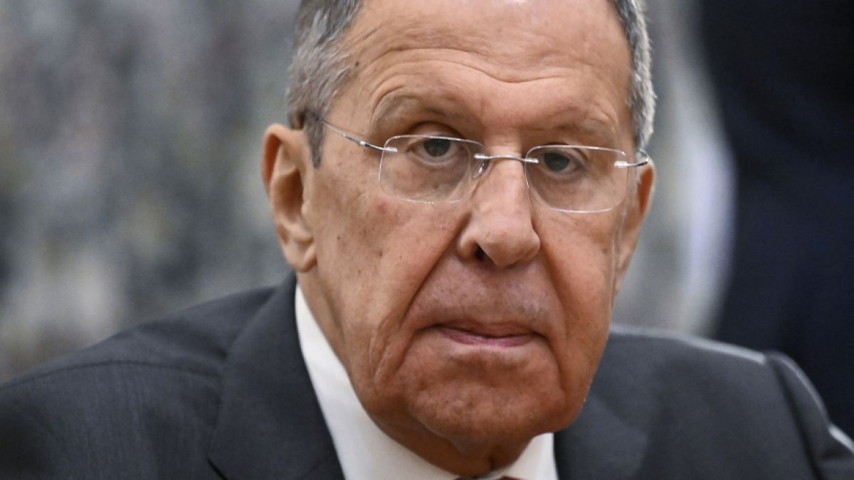 Sergej Lawrow provozierte bei seiner Ankunft in Alaska mit einem UdSSR-Pullover. (Foto)