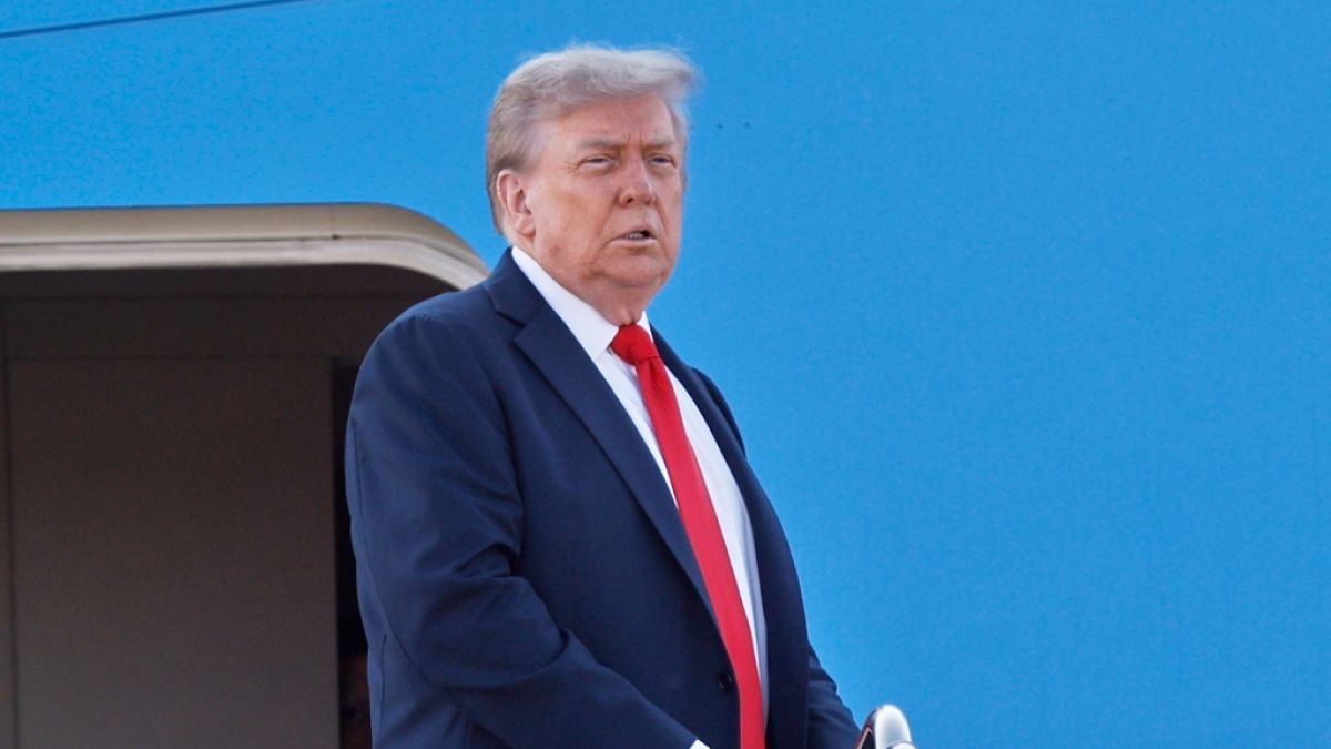 Einkommensschwache Amerikaner geben Donald Trump in einer aktuellen Umfrage einen weiteren Denkzettel. (Foto)