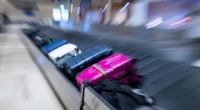 Langes Warten auf das Gepäck am Flughafen hat mit diesen zwei Tipps ein Ende.