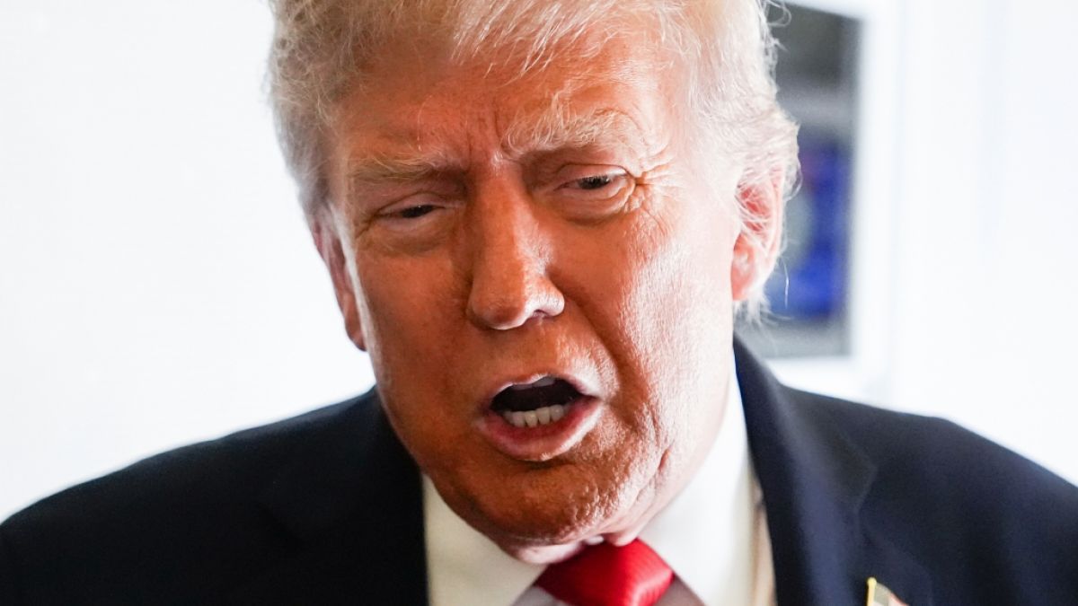 Donald Trump wird nicht müde, seine Niederlage gegen Joe Biden auch Jahre später als Wahlbetrug zu deklarieren - nun will der wiedergewählte US-Präsident die Möglichkeiten der Stimmabgabe drastisch reduzieren. (Foto)