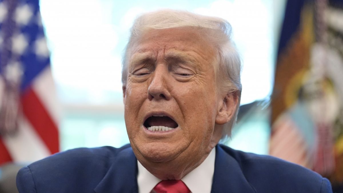 Dass Donald Trump höchst allergisch darauf reagiert, wenn ihm jemand in die Parade fährt, zeigte sich während eines Zwischenfalls im Oval Office während einer Rede des US-Präsidenten. (Foto)