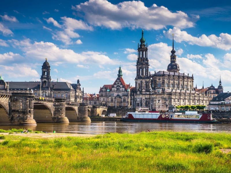 Dresden: Start für "Ostdeutsche Allgemeine Zeitung" - Erste Ausgabe am Freitag