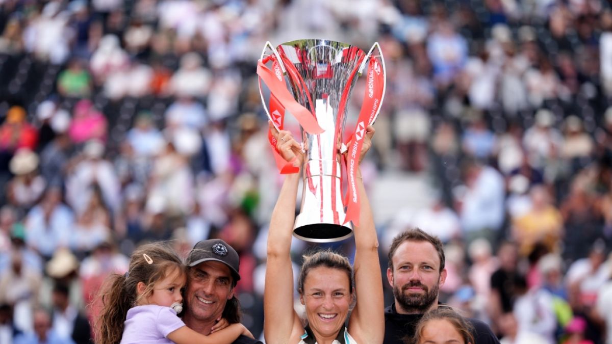 Tatjana Maria jubelt mit ihrer Familie nach dem Sieg auf der WTA-Tour in Anisimova (USA). (Foto)