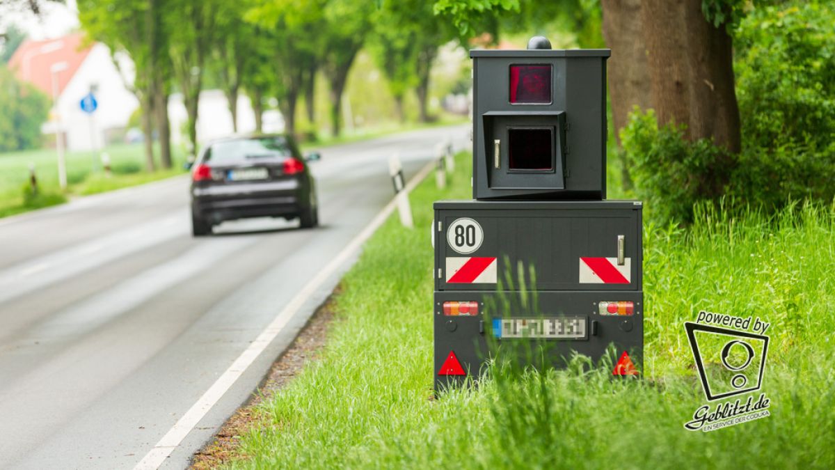 Eine Variante von mobilen oder teilstationären Blitzgeräten ist dieser gut gesicherte sogenannte Panzerblitzer. (Symbolbild) (Foto)