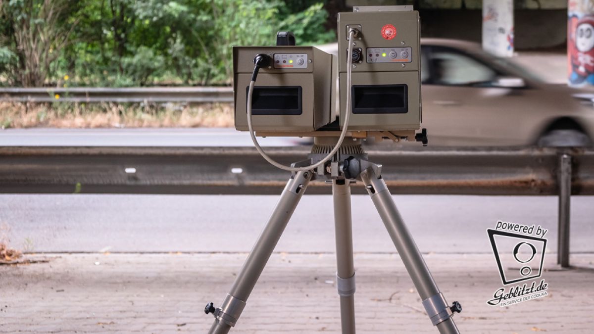 Mobile Blitzgeräte wie dieses kleine Dreibein lauern täglich im ganzen Bundesgebiet auf Raser. (Symbolbild) (Foto)