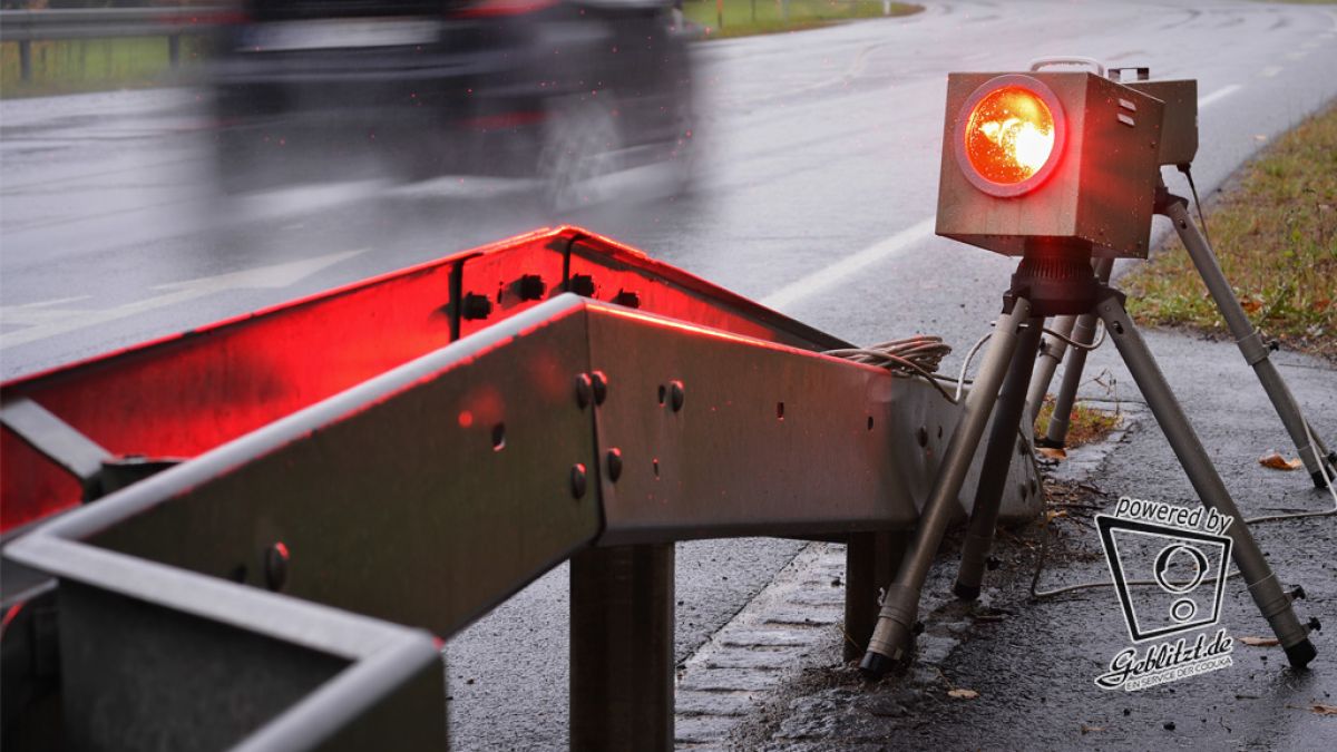 Halten Sie sich stets an die Geschwindigkeitsvorschriften, um einen roten Blitz vom Straßenrand zu vermeiden. (Symbolbild) (Foto)