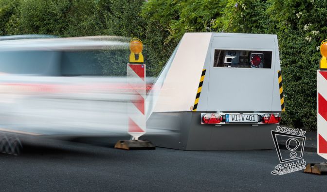 Achtung auch in Baustellen: Mobile Blitzer wie dieser Enforcement Trailer können überall aufgestellt sein. (Symbolbild)