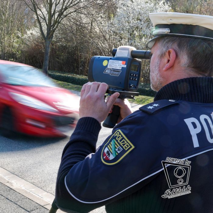 Auch Laserpistolen sind desöfteren bei Geschwindigkeitskontrollen der Polizei im Einsatz. (Symbolbild)