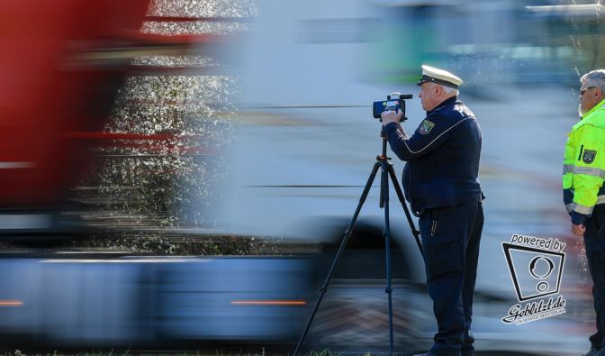 Tempokontrollen sind auf unseren Straßen Gang und Gebe. Täglich werden eine Vielzahl von Blitzerfotos verteilt. (Symbolbild)