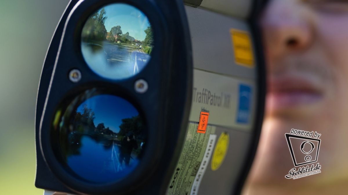 Augen auf im Straßenverkehr. Vorallem den Tacho sollten Autofahrer immer im Auge behalten. (Symbolbild) (Foto)