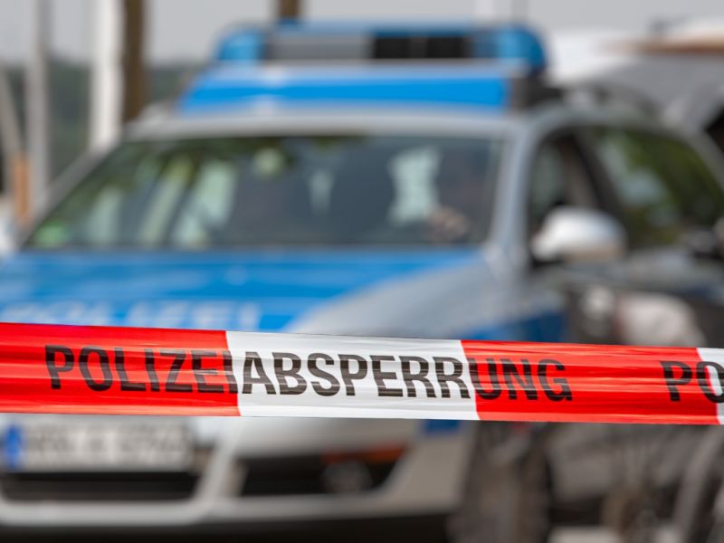 Waffen: Bewaffnet mit Macheten - Männer überfallen Tankstelle